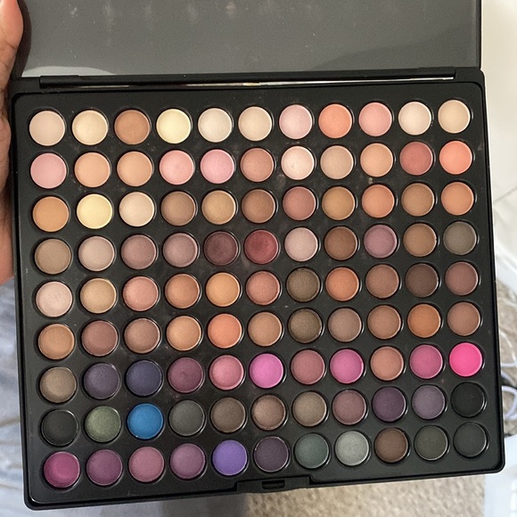 Eyeshadow palette - Picture 2 of 2